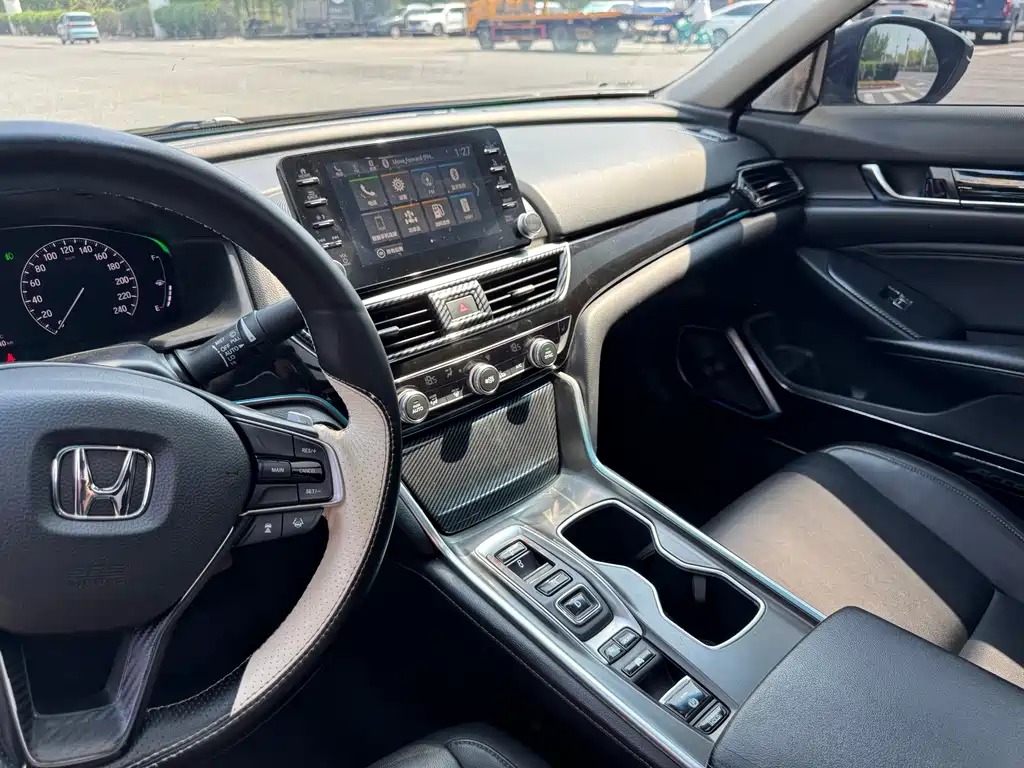 Honda Accord — фото 8