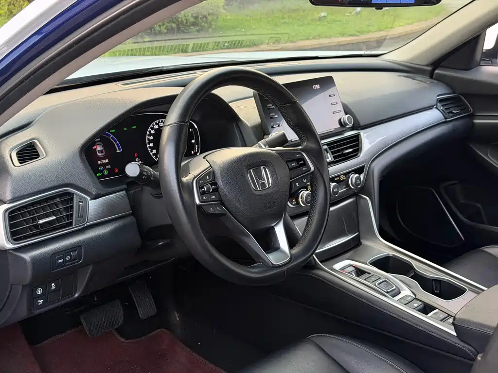 Honda Accord — фото 8