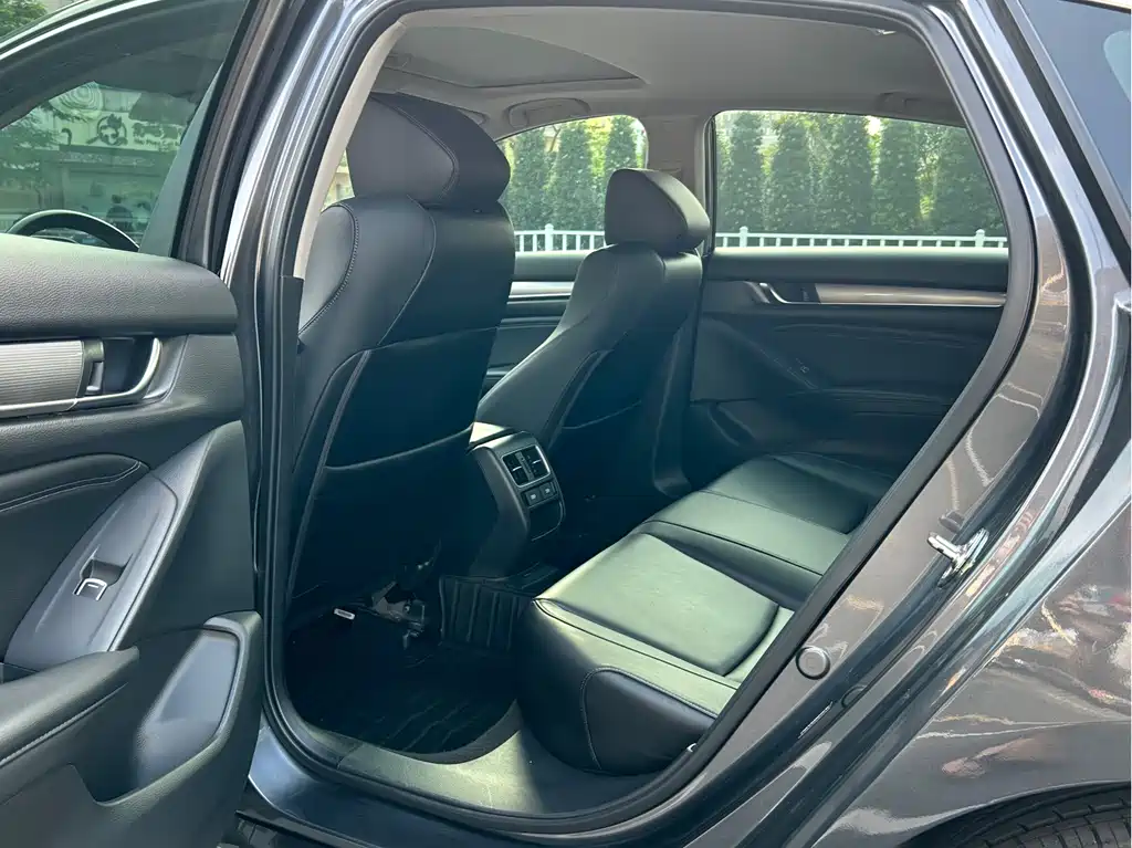 Honda Accord — фото 11