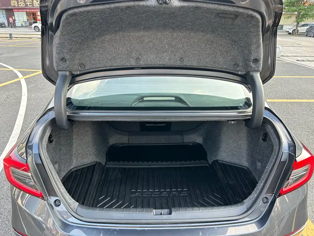 Honda Accord — фото 17
