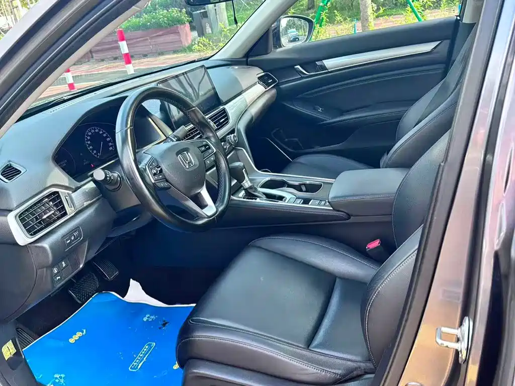 Honda Accord — фото 7