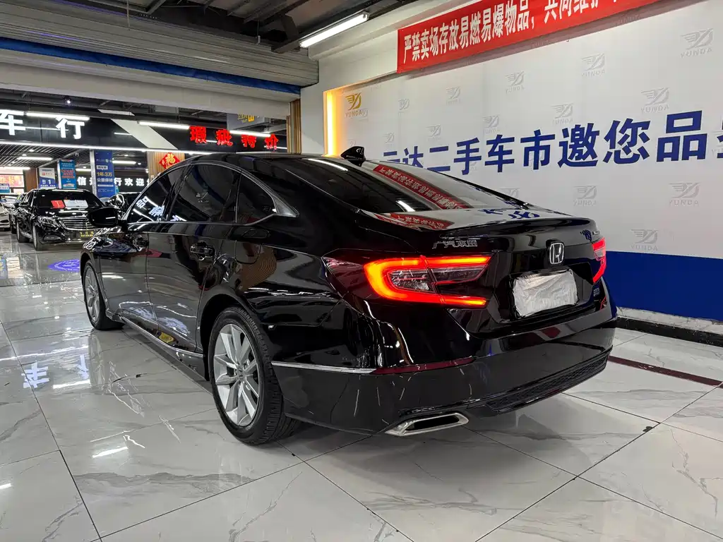Honda Accord — фото 8