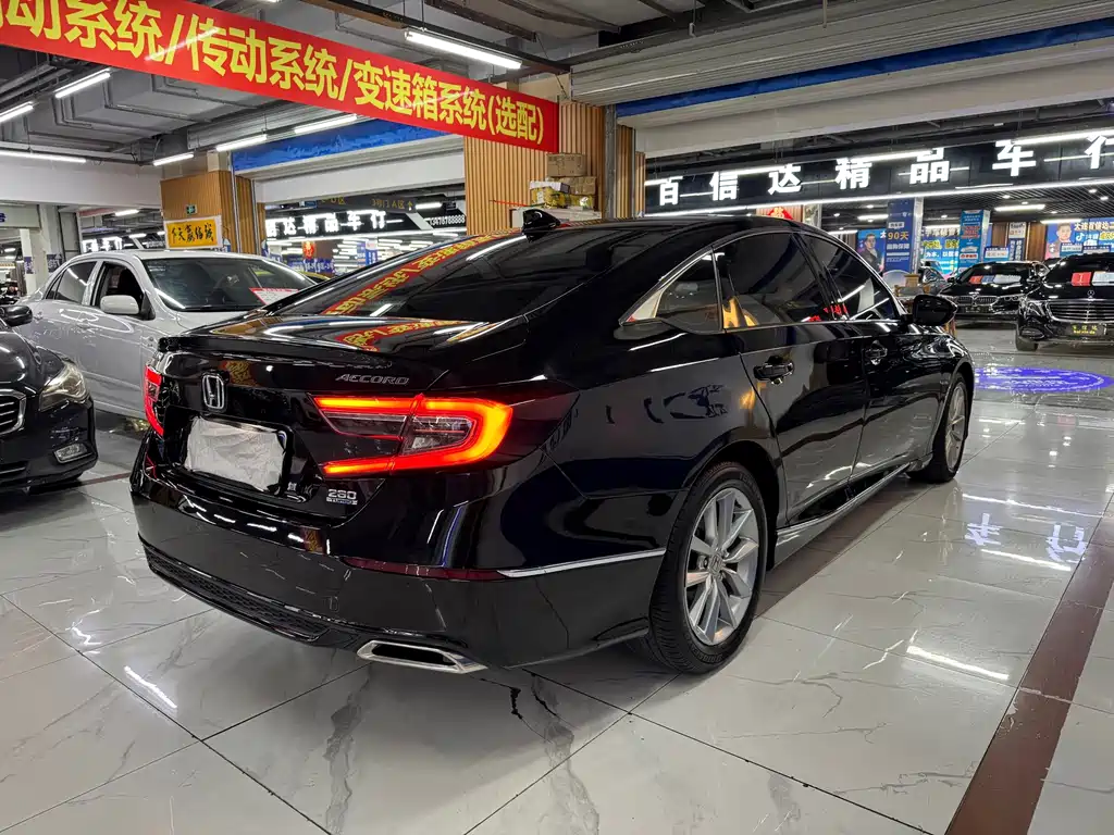 Honda Accord — фото 9