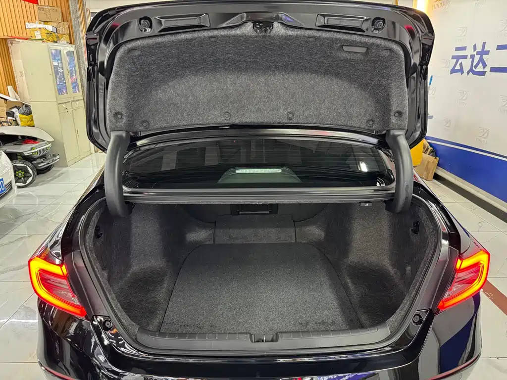 Honda Accord — фото 10