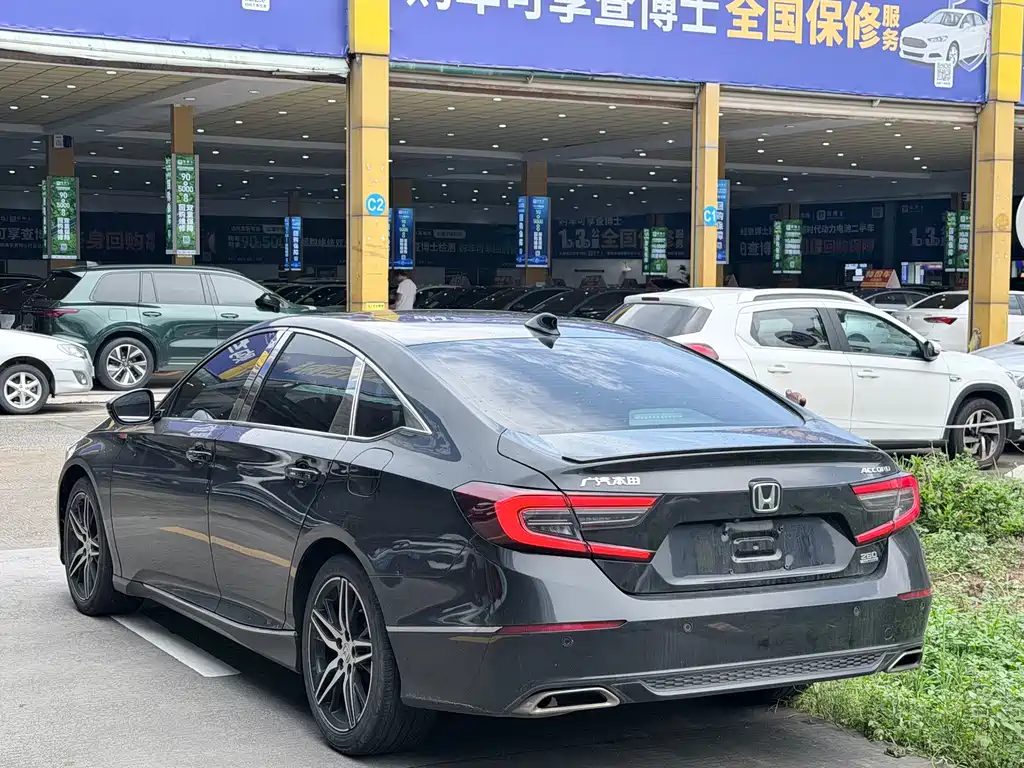 Honda Accord — фото 12