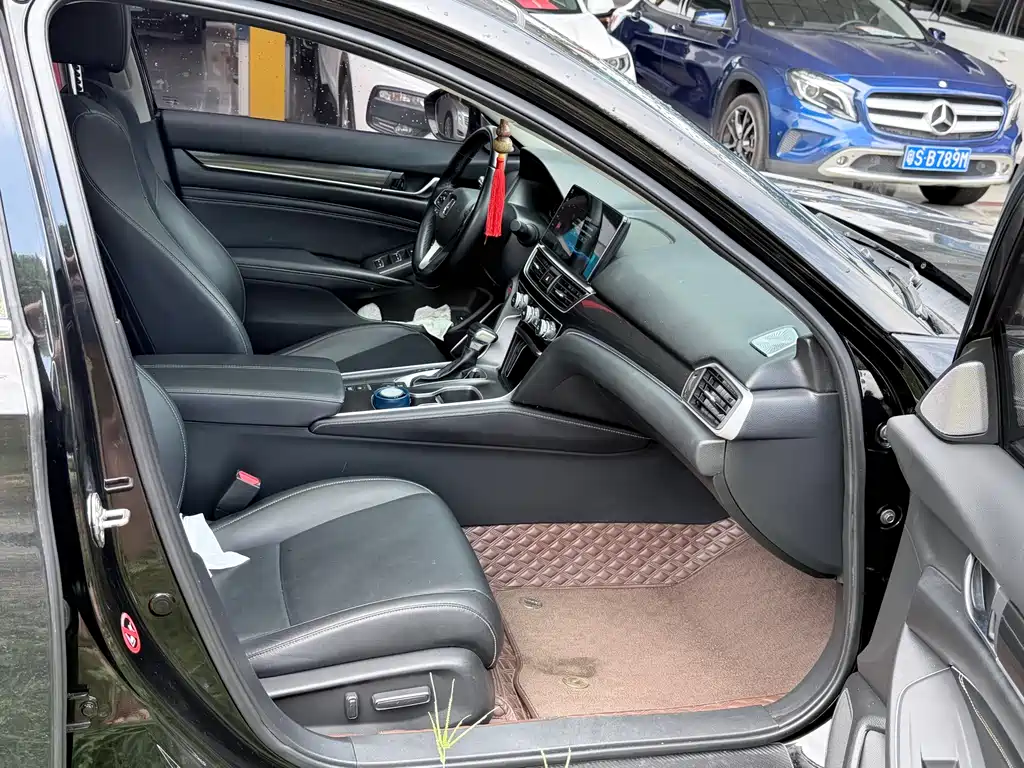 Honda Accord — фото 9