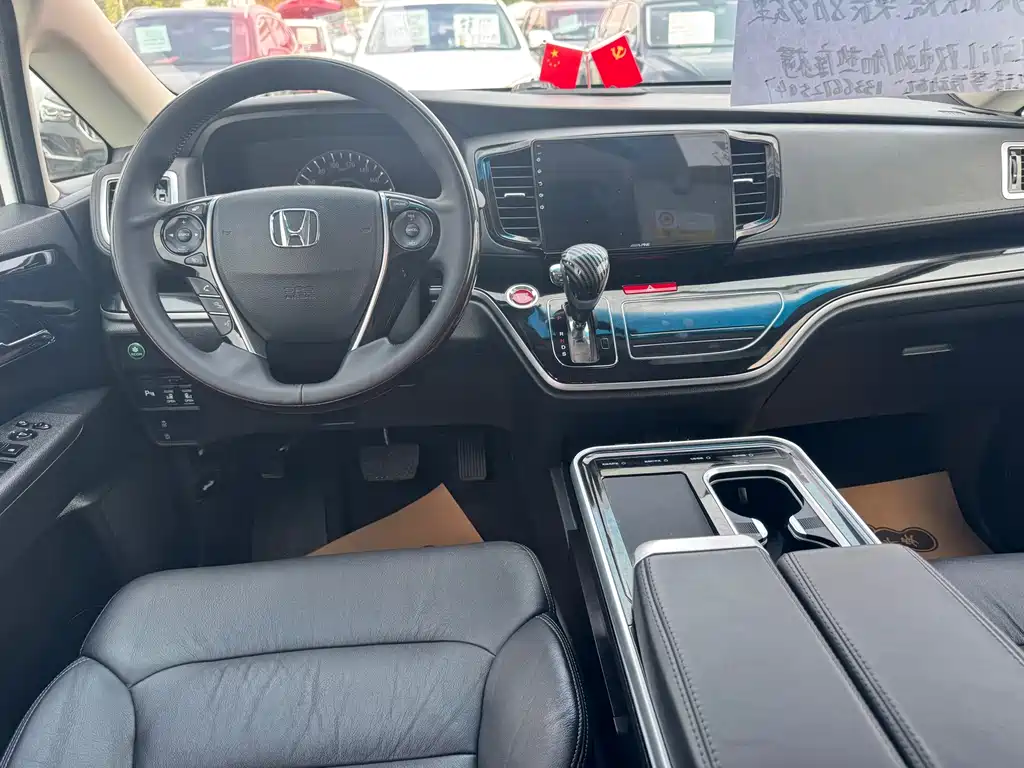 Honda Odyssey — фото 10