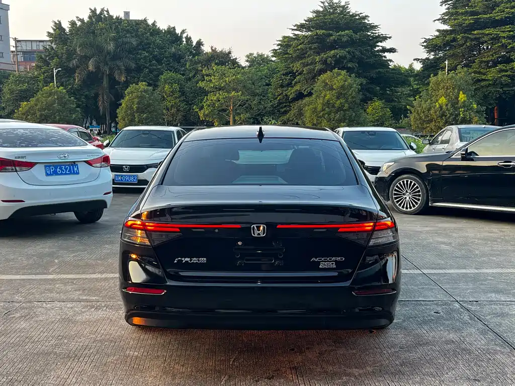 Honda Accord — фото 8