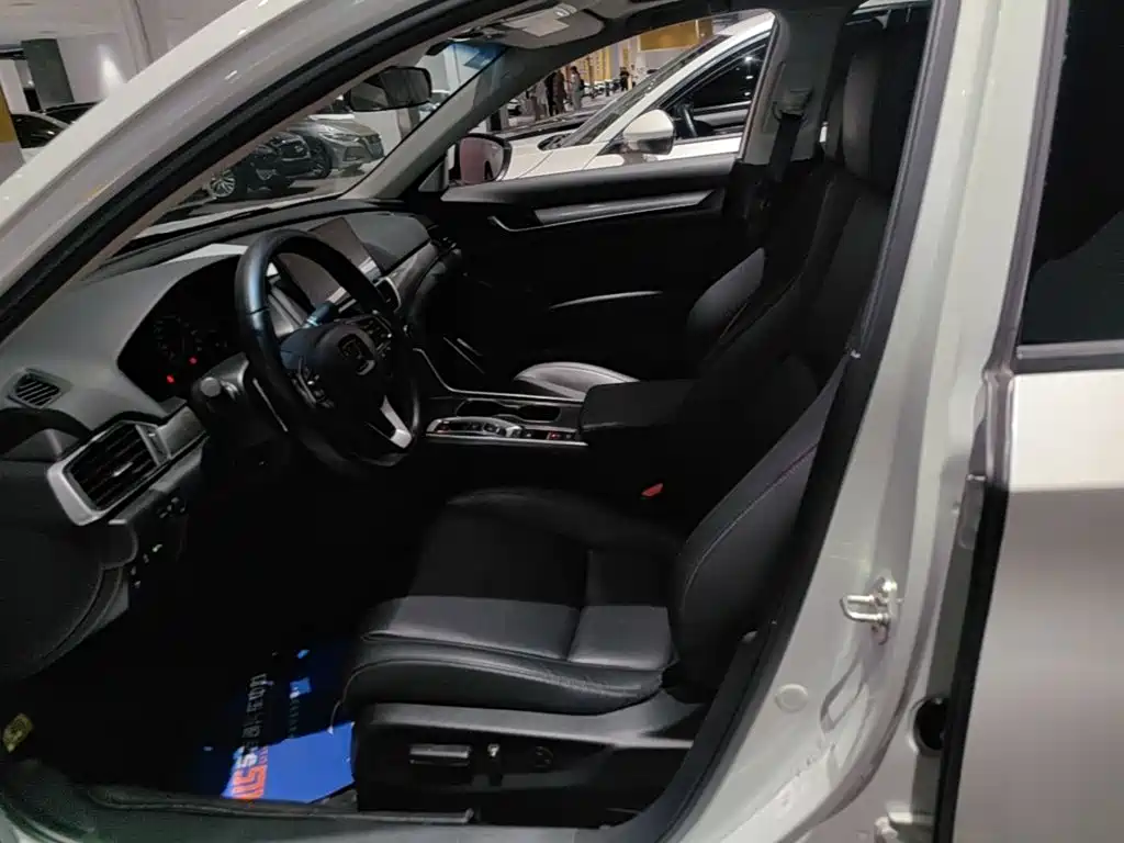 Honda Accord — фото 15