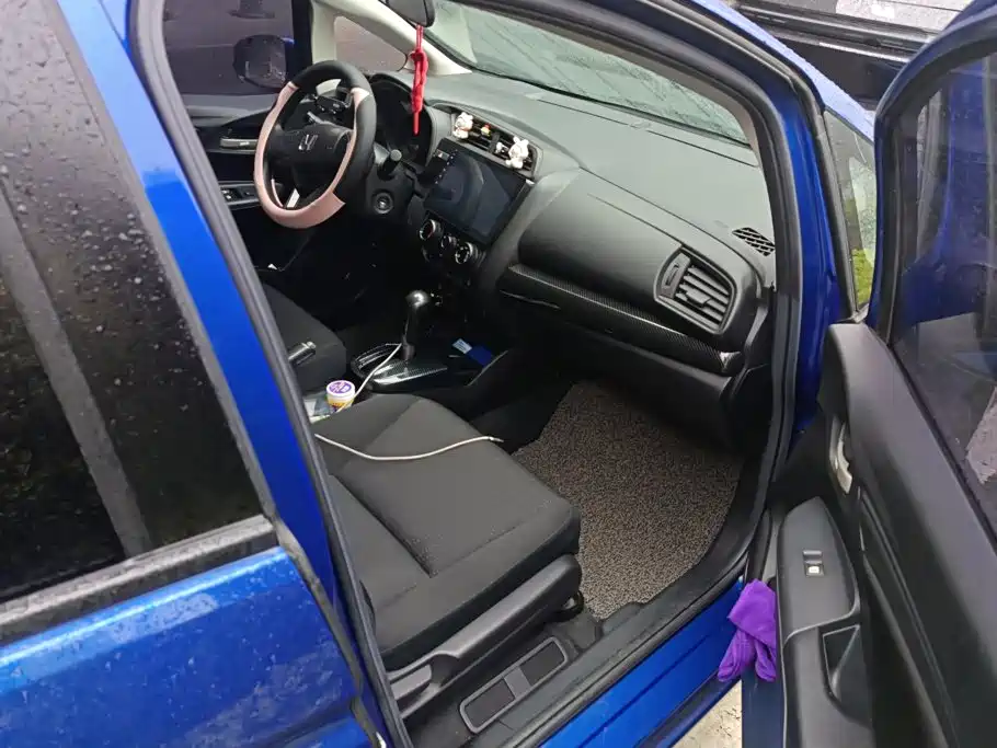 Honda Fit — фото 8
