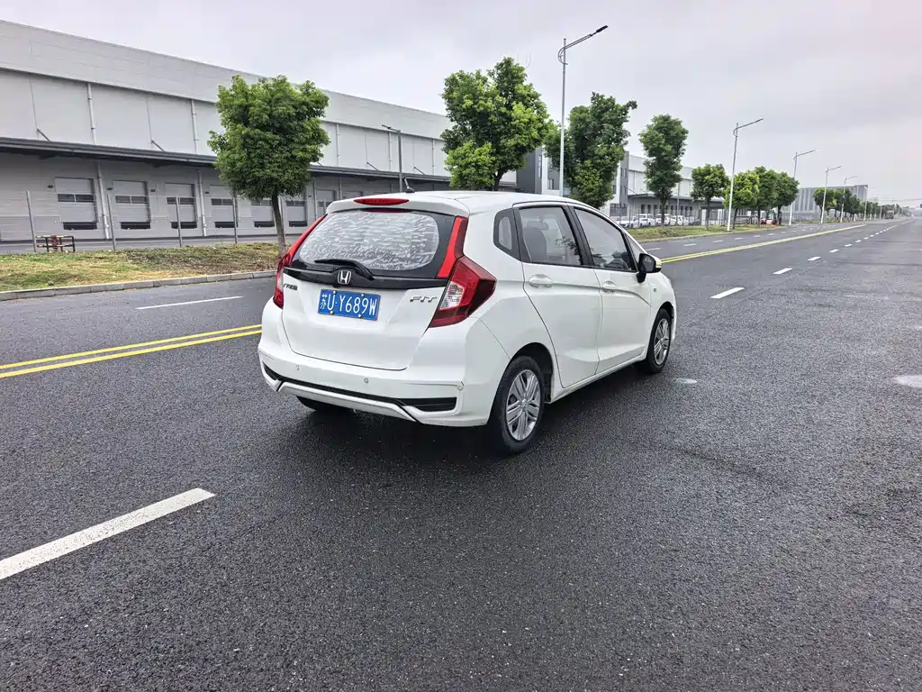 Honda Fit — фото 11