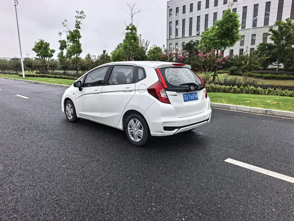 Honda Fit — фото 13