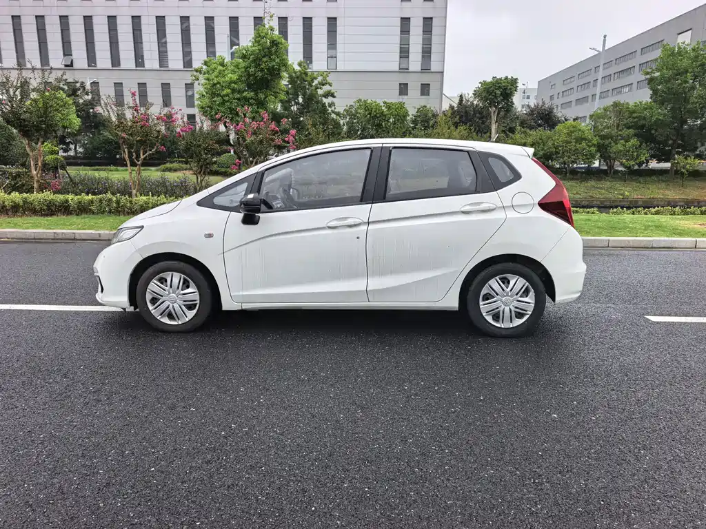 Honda Fit — фото 10