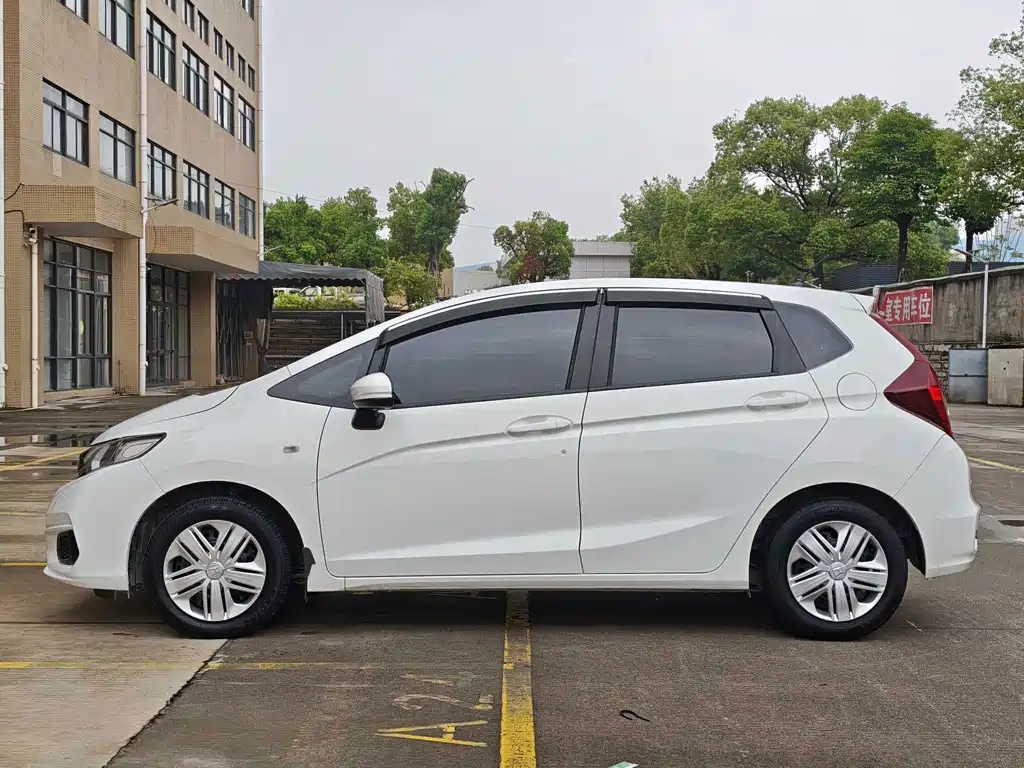 Honda Fit — фото 5