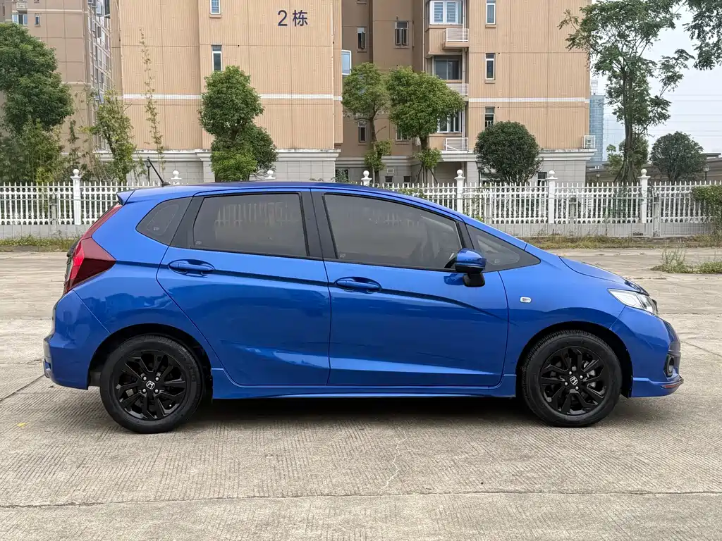 Honda Fit — фото 7