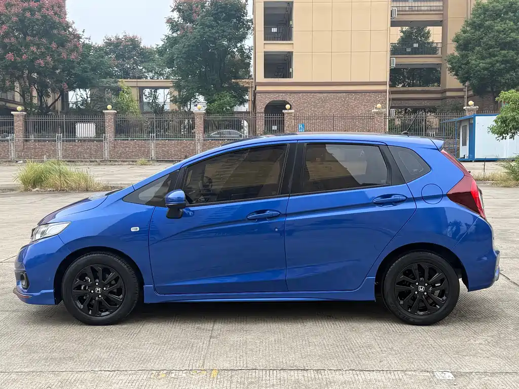 Honda Fit — фото 8