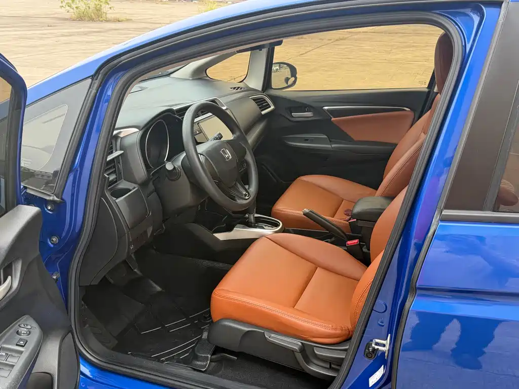 Honda Fit — фото 10