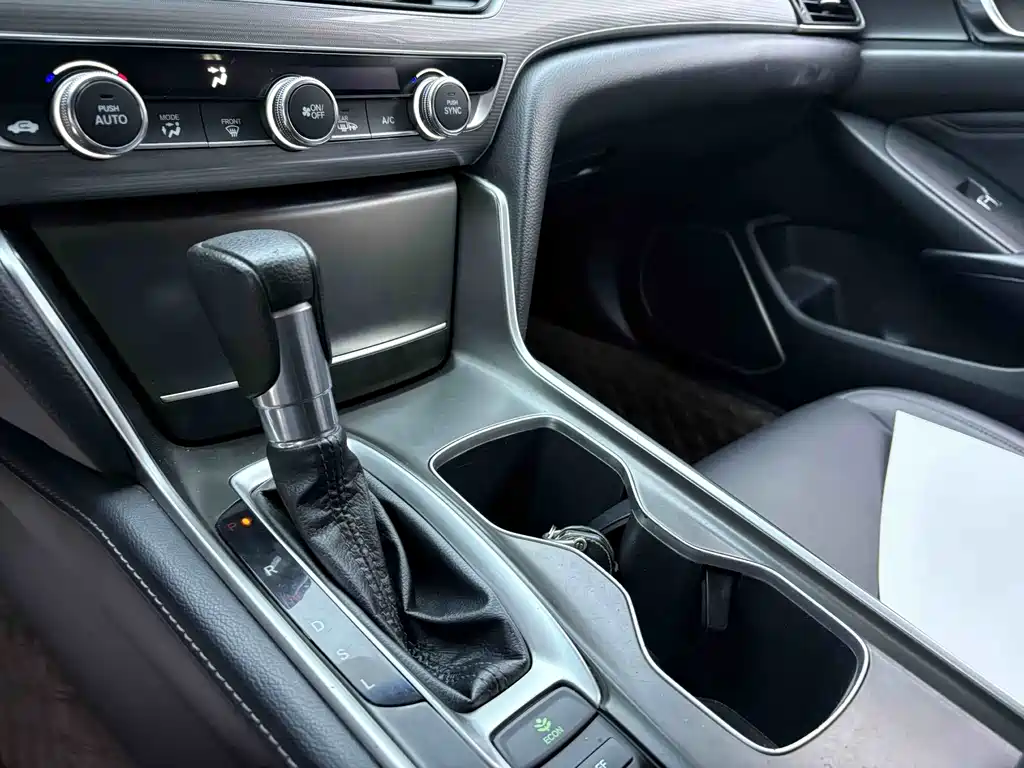 Honda Accord — фото 6