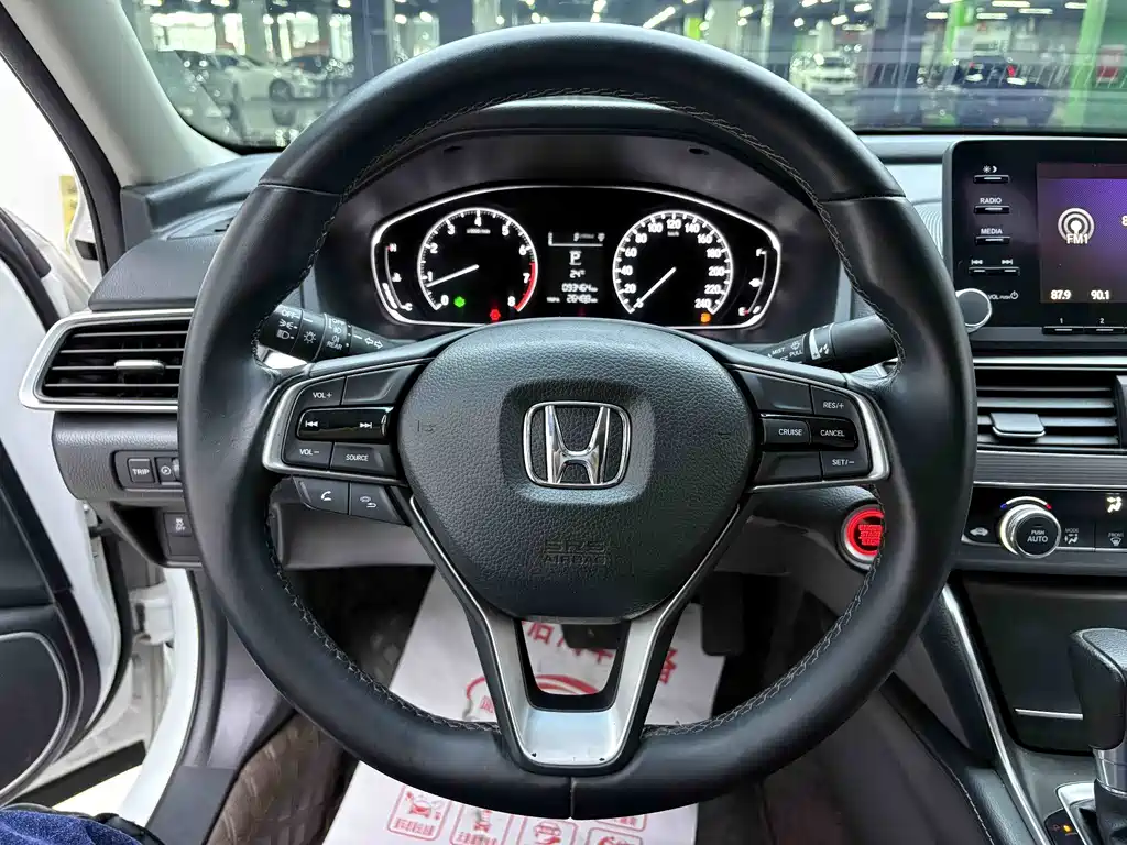 Honda Accord — фото 8