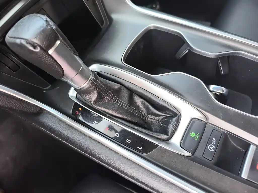 Honda Accord — фото 6