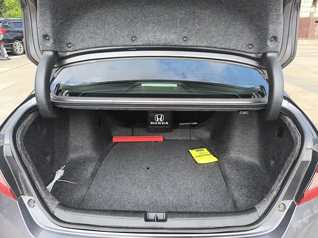 Honda Accord — фото 9