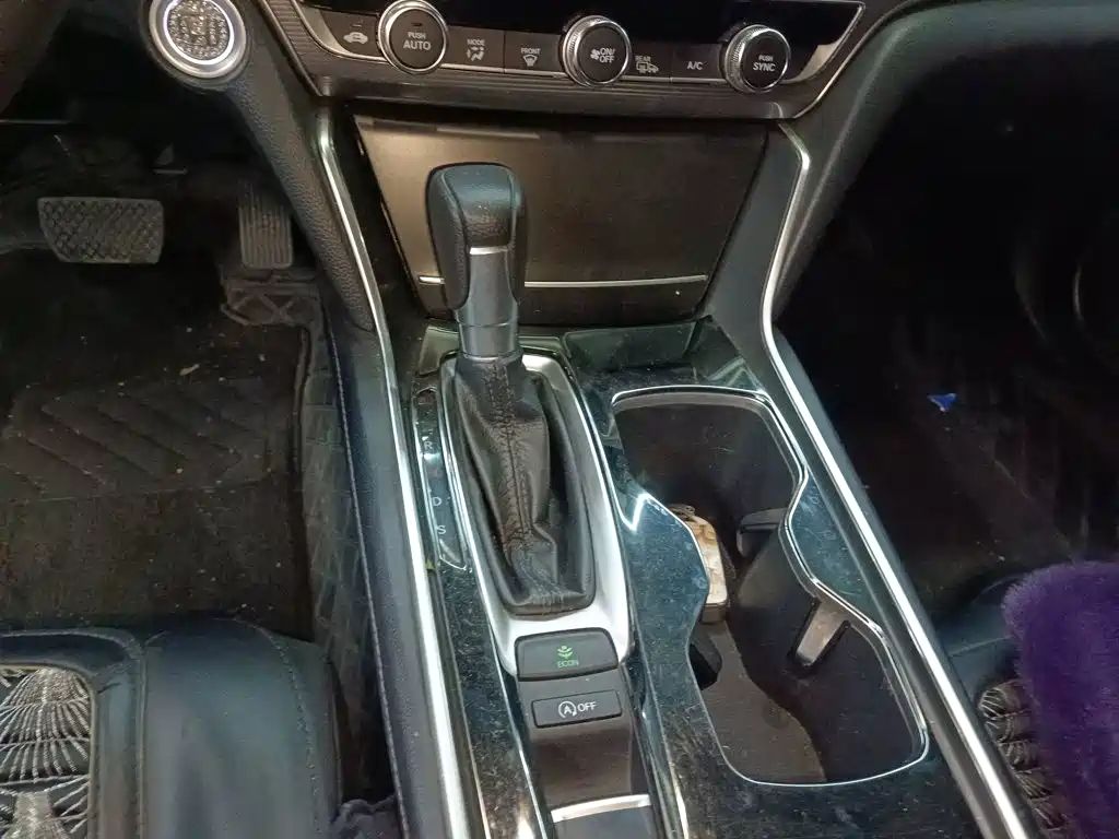 Honda Accord — фото 10