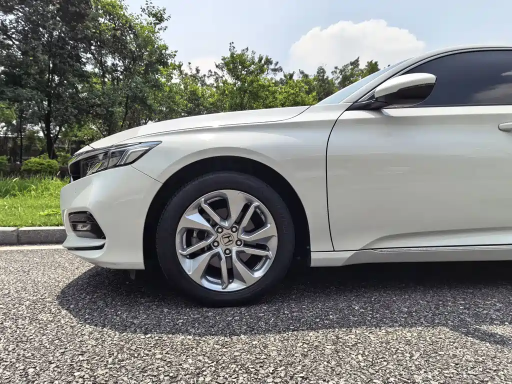 Honda Accord — фото 8