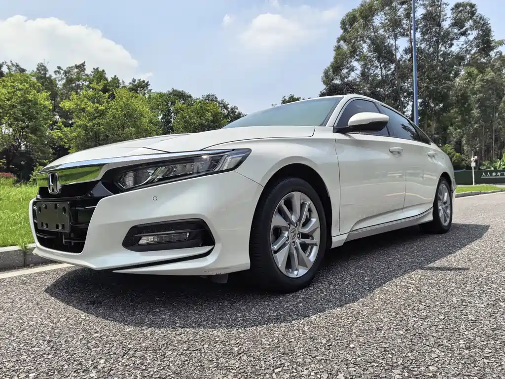 Honda Accord — фото 9