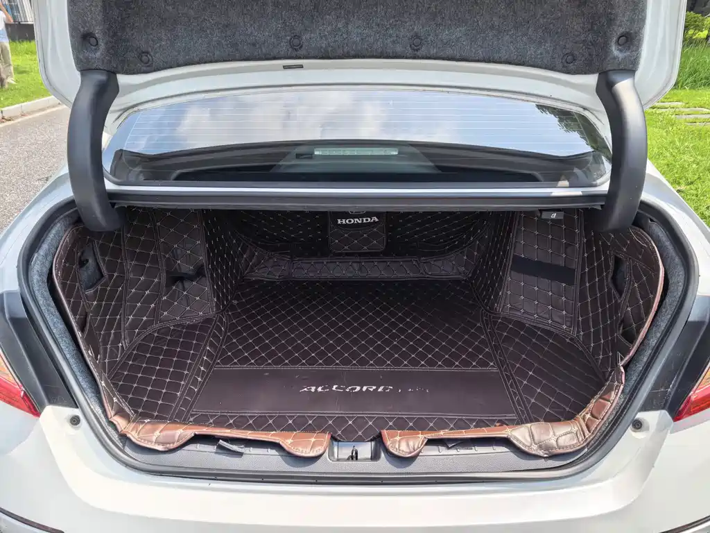 Honda Accord — фото 10
