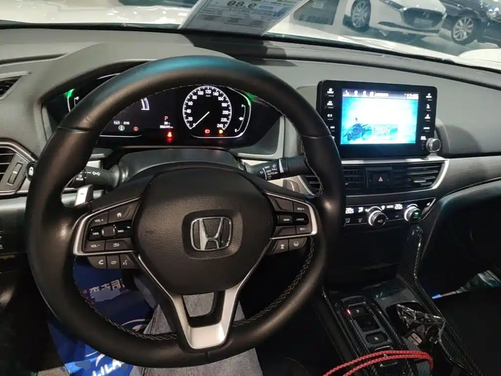 Honda Accord — фото 10