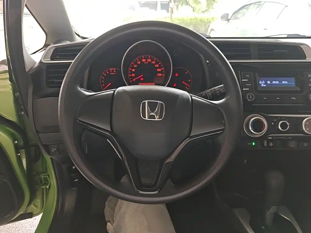 Honda Fit — фото 11