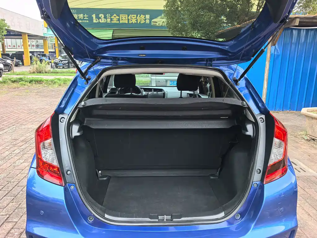 Honda Fit — фото 11