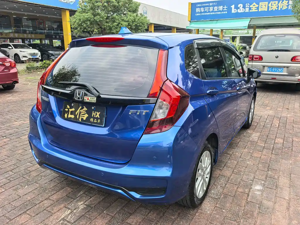 Honda Fit — фото 10