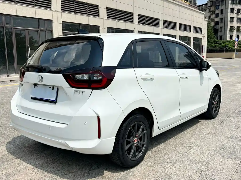 Honda Fit — фото 7