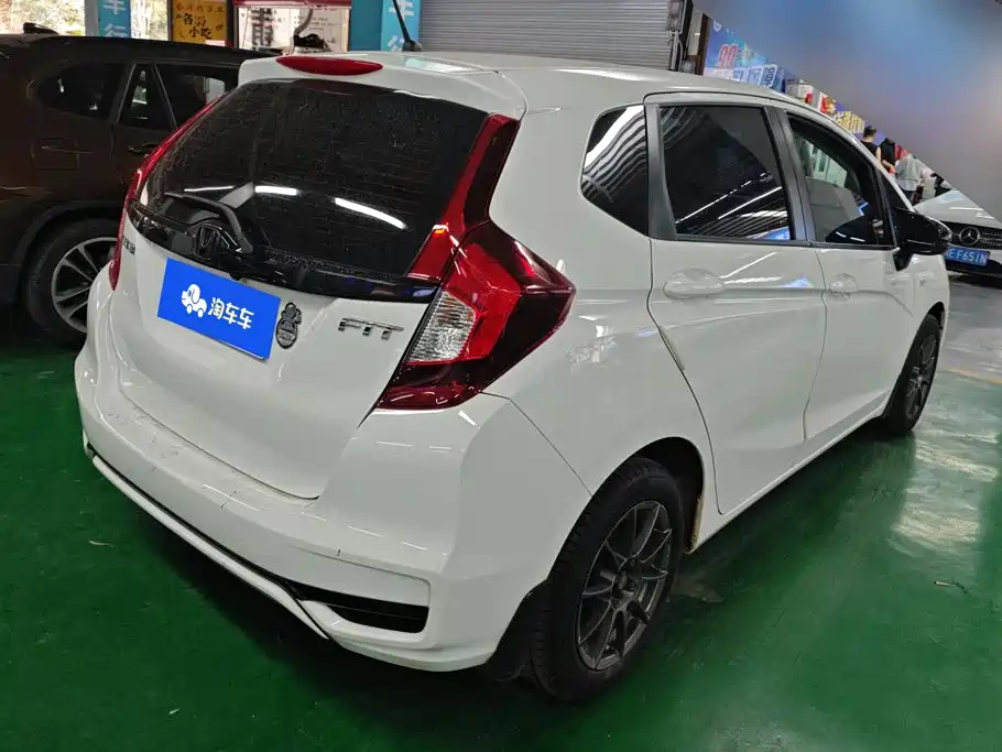 Honda Fit — фото 3