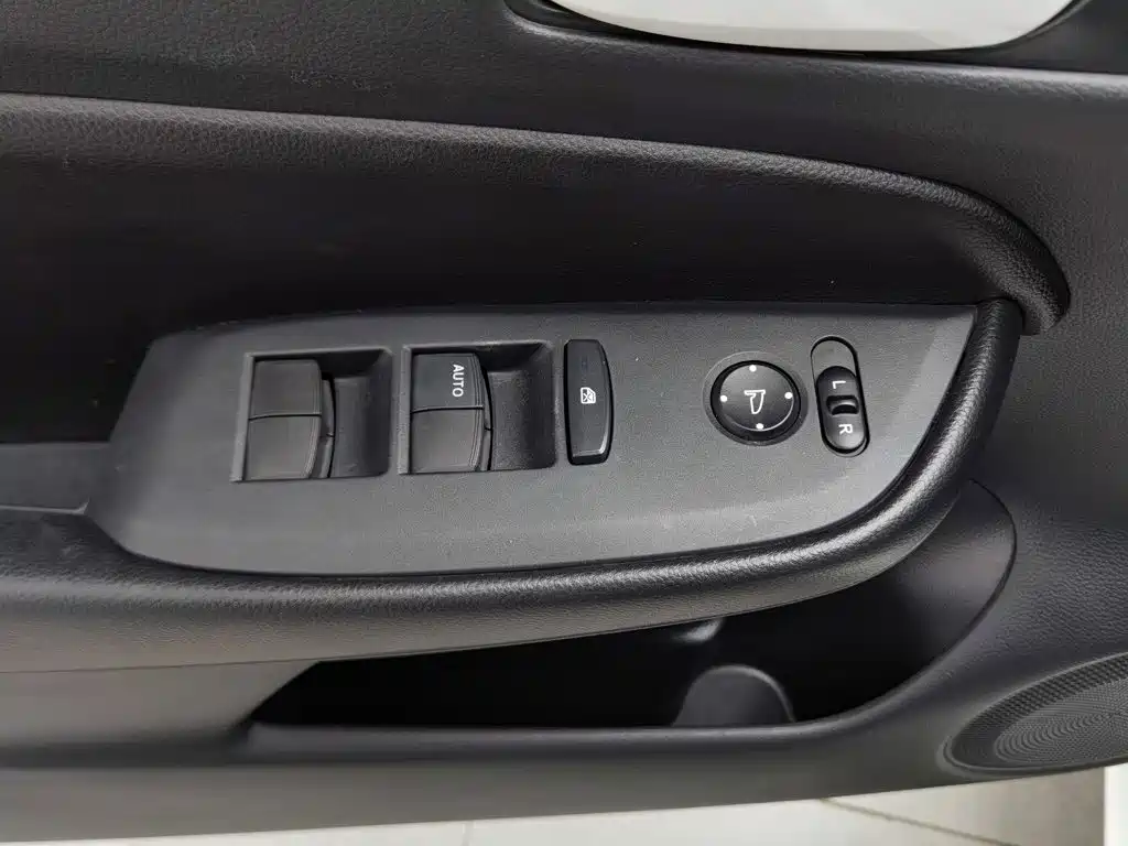 Honda Fit — фото 9