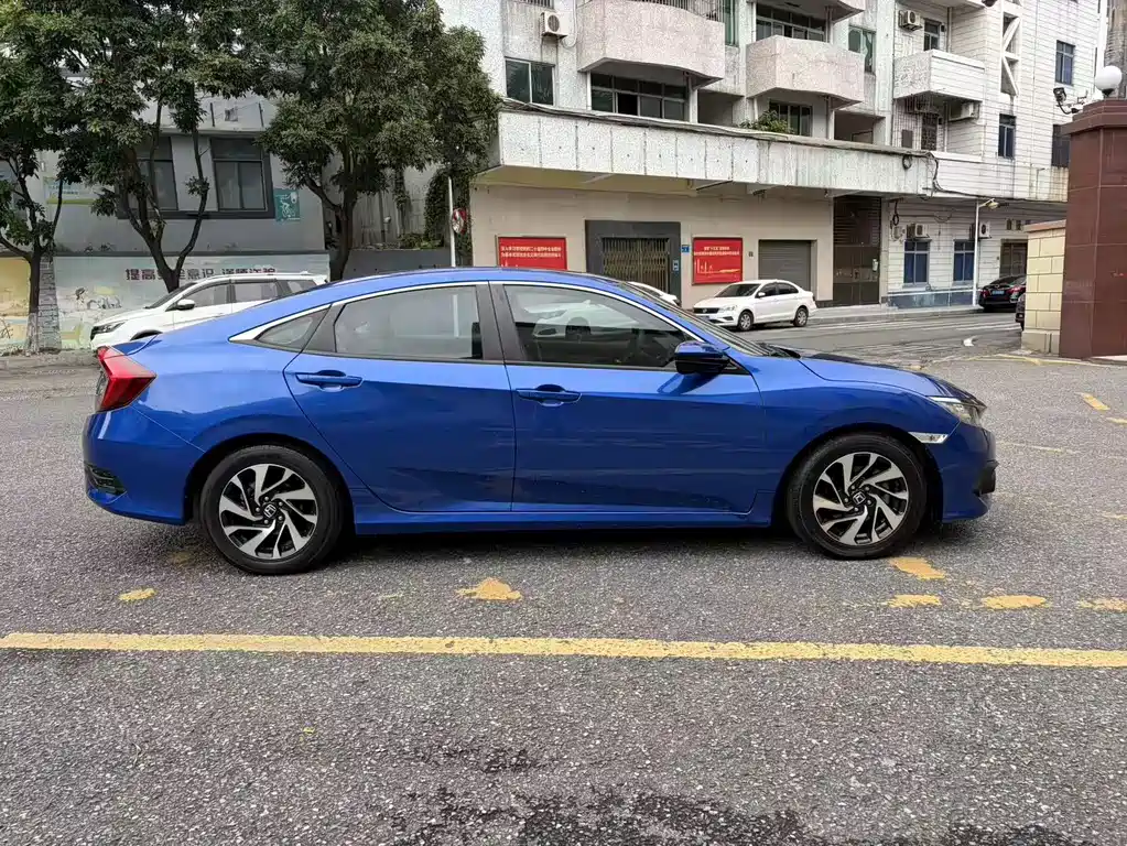 Honda Civic — фото 4