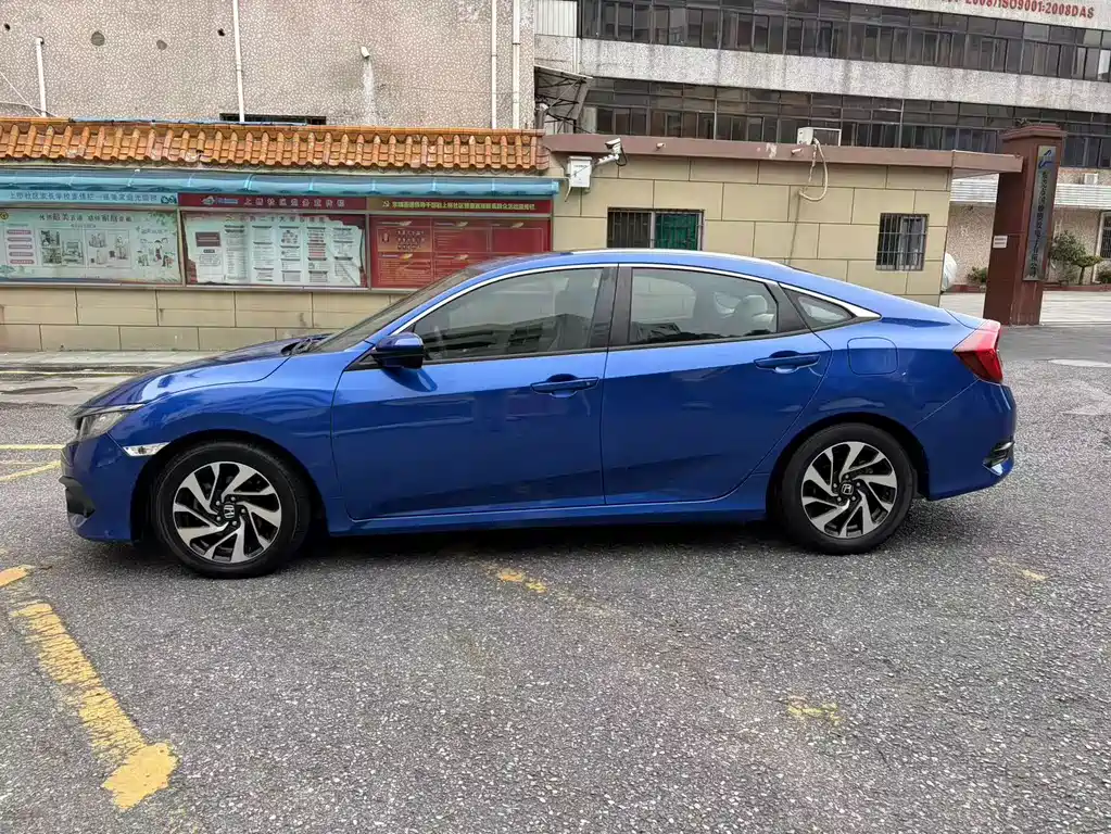 Honda Civic — фото 8