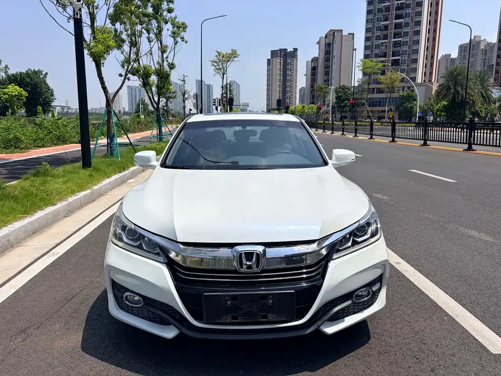 Honda Accord — фото 3