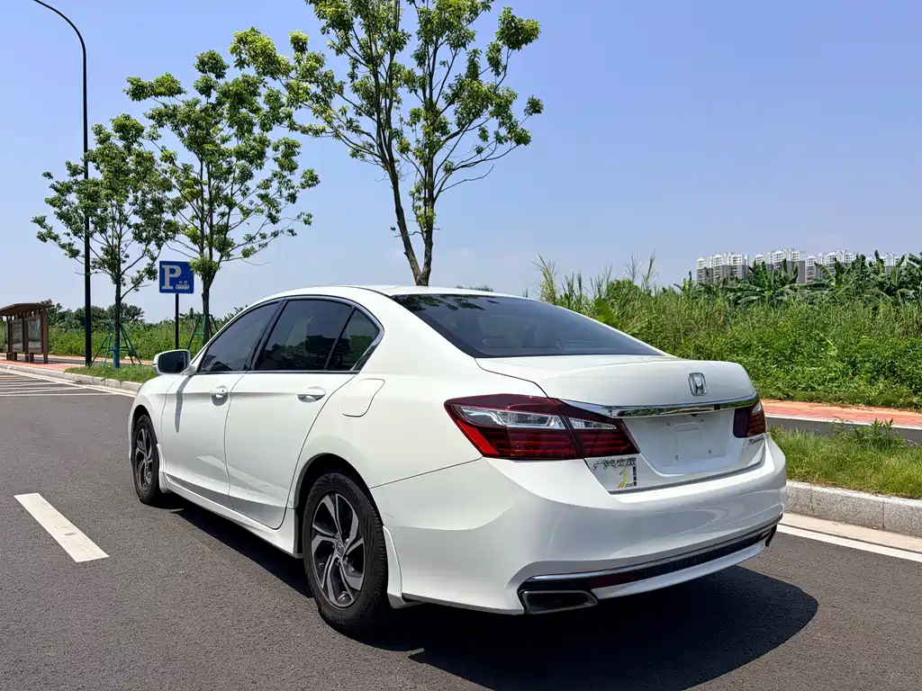 Honda Accord — фото 4