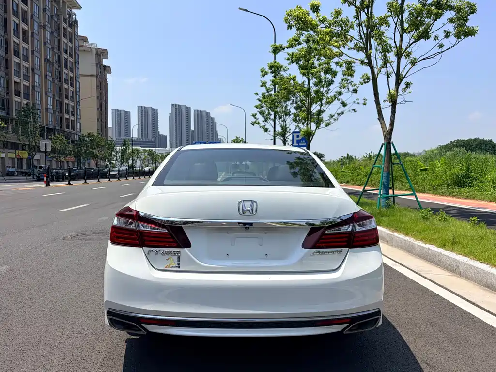 Honda Accord — фото 6