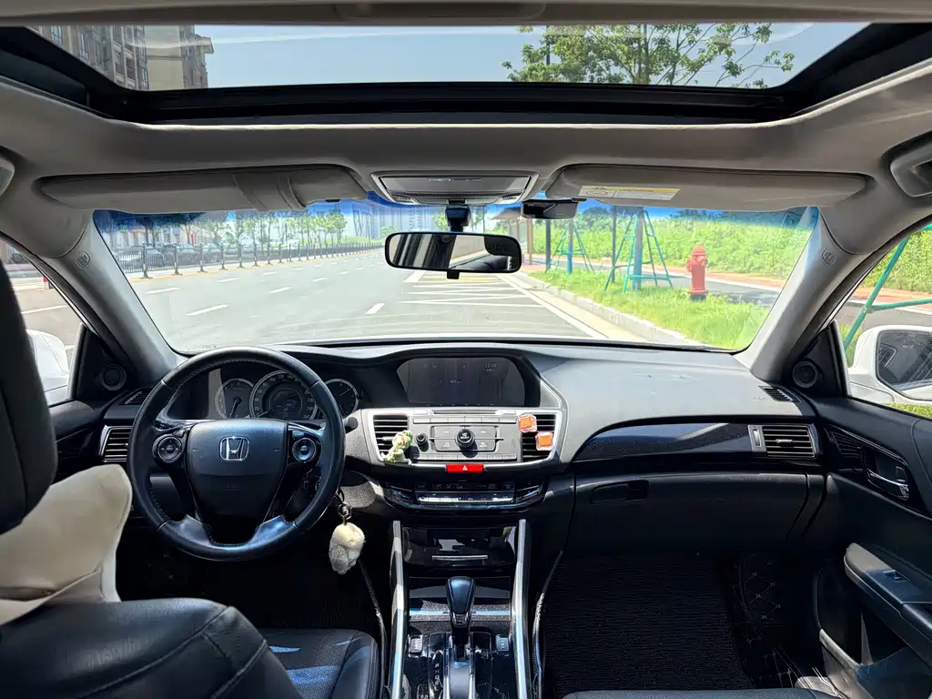 Honda Accord — фото 9