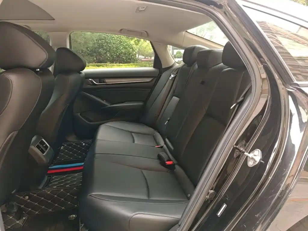 Honda Accord — фото 17