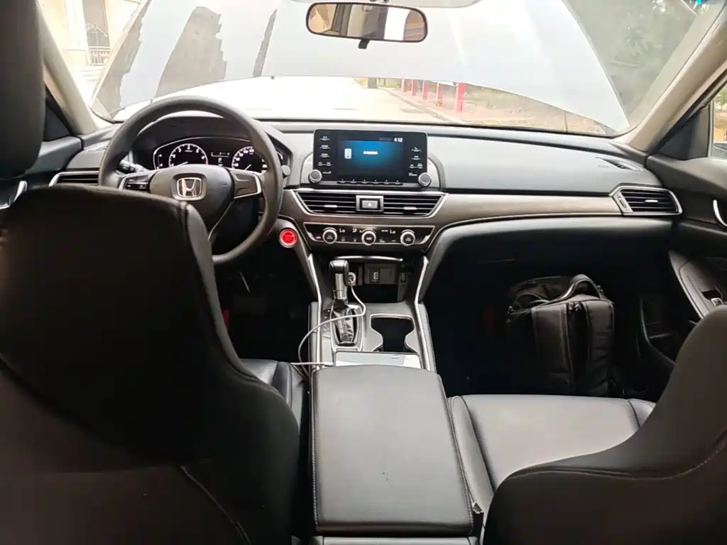 Honda Accord — фото 10