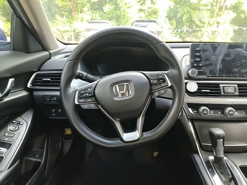 Honda Accord — фото 11
