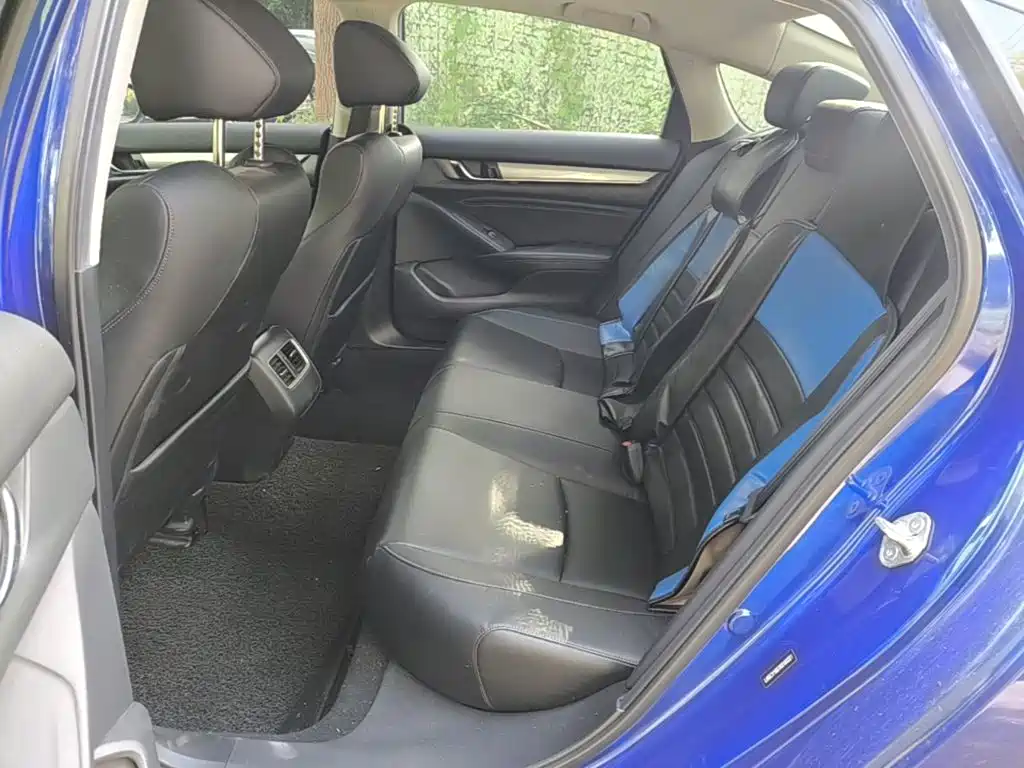 Honda Accord — фото 17