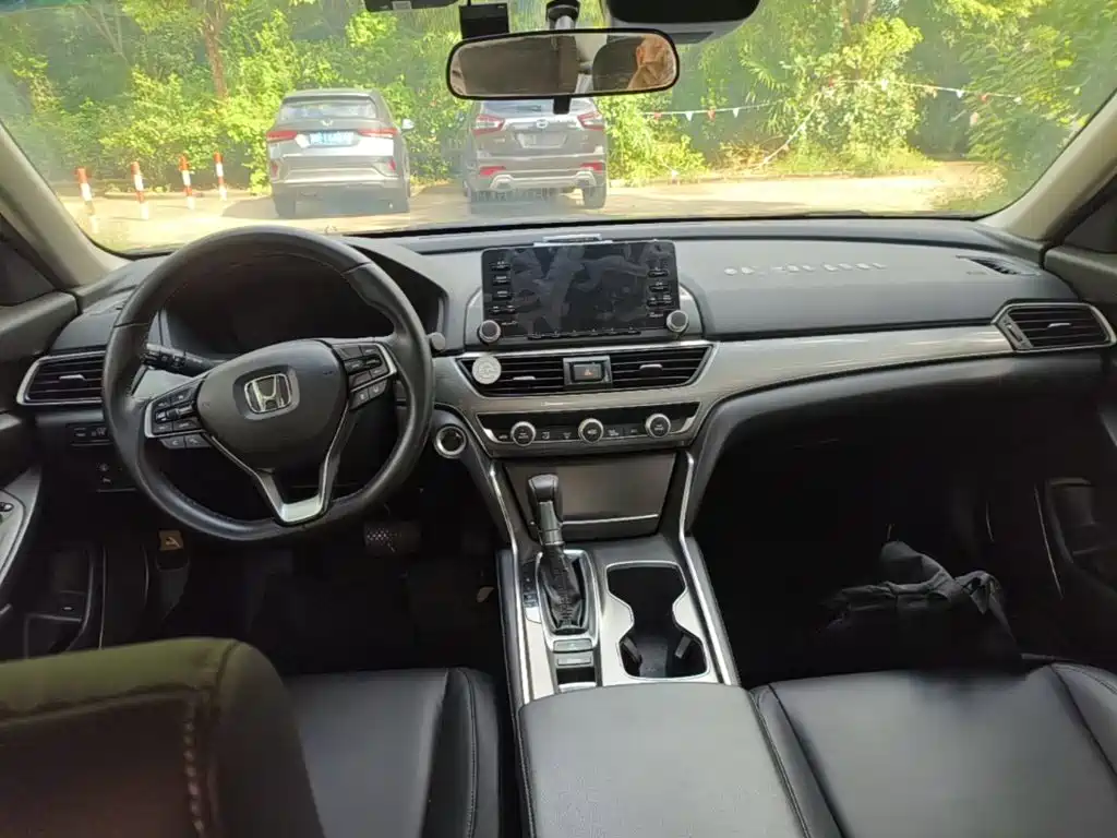 Honda Accord — фото 10