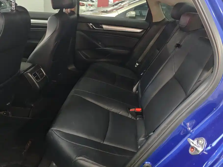 Honda Accord — фото 11