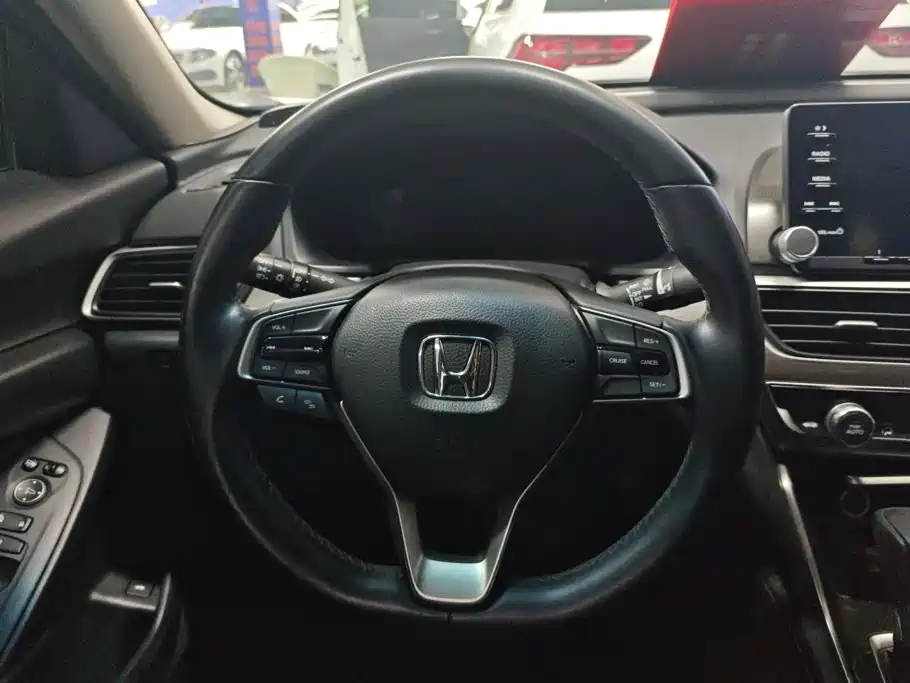 Honda Accord — фото 15