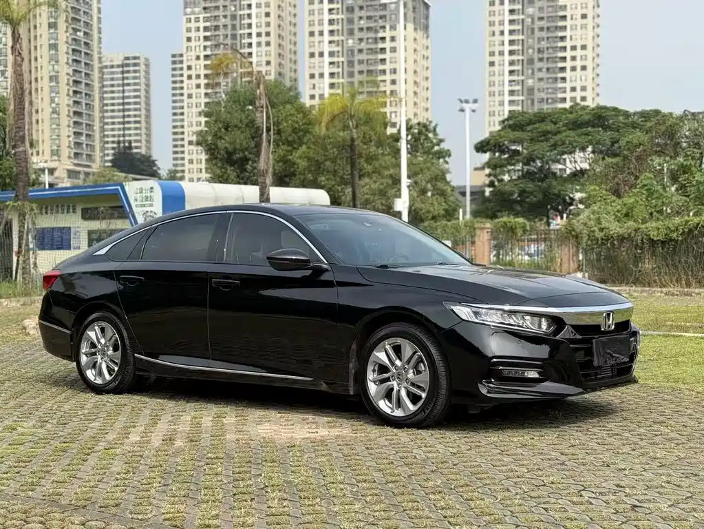 Honda Accord — фото 3